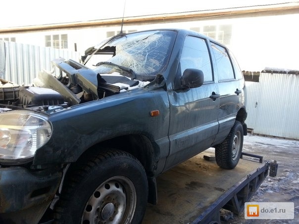 Бу битые нива. Битая шевроле нива перевертыш. Ваз нива 4х4 битая. Бу битые нива. Битая белая нива шевроле.